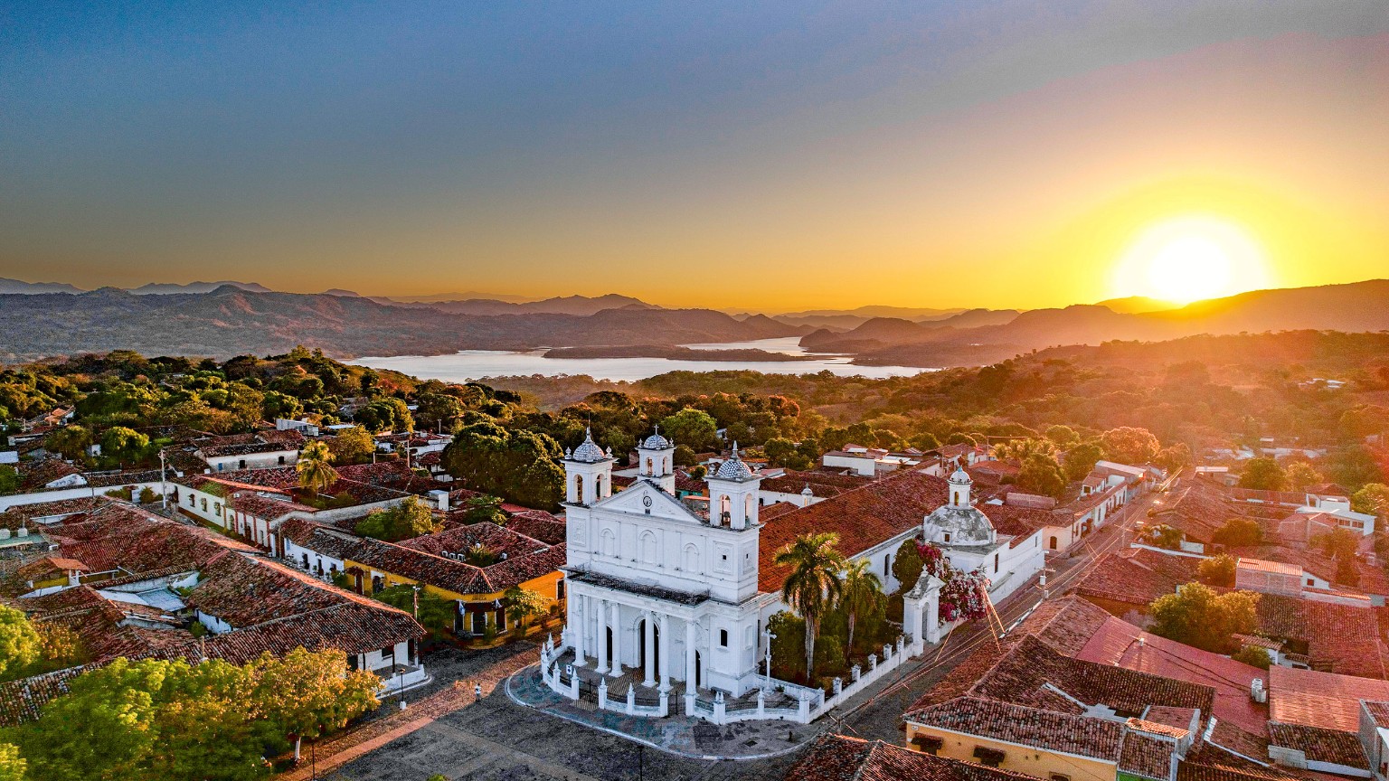 Suchitoto y Lago Suchitlán